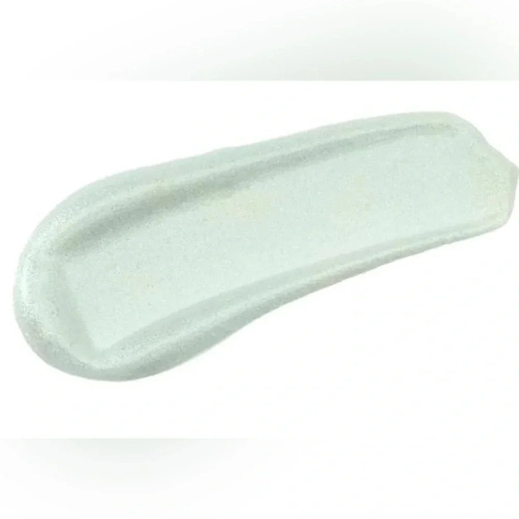 Revolution Beauty Liquid Highlighter - Picture 2 of 2